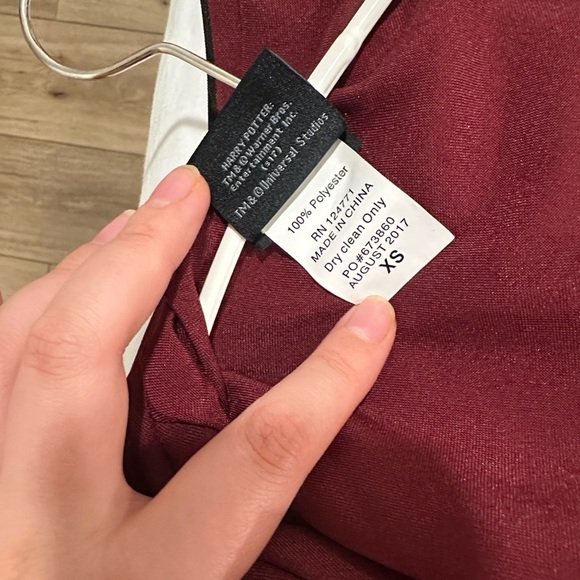 UNIVERSAL STUDIOS Wizarding World of Harry Potter GRYFFINDOR Adult XS
Cloak Robe - Picture 4 of 4